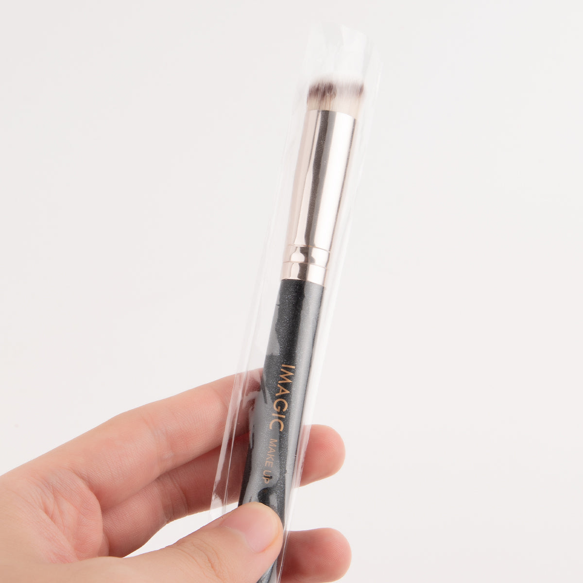 IMAGIC SLANTED CONCEALER BRUSH (448-1)