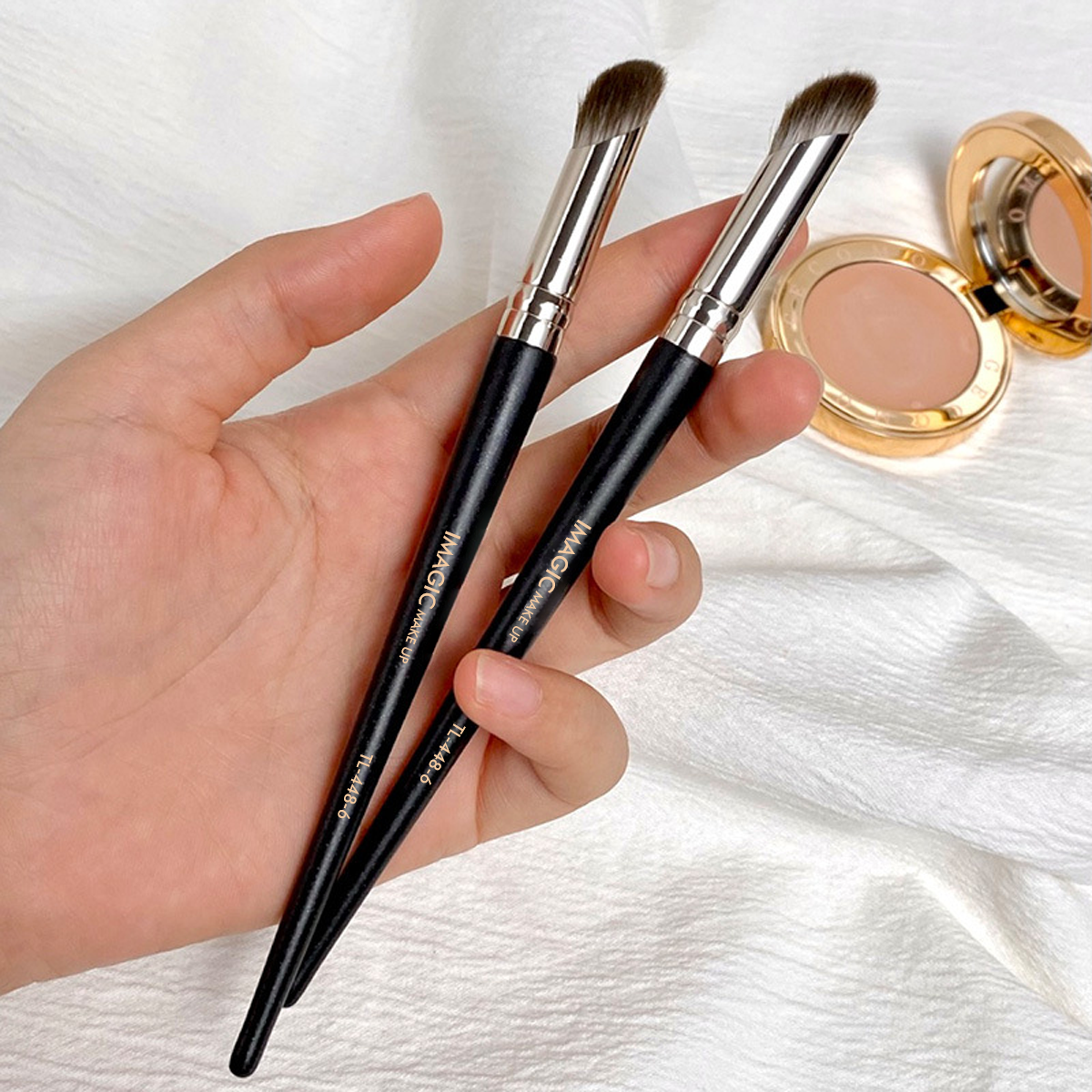 IMAGIC CONCEALER AND NOSE SHADOW BRUSH (448-6)